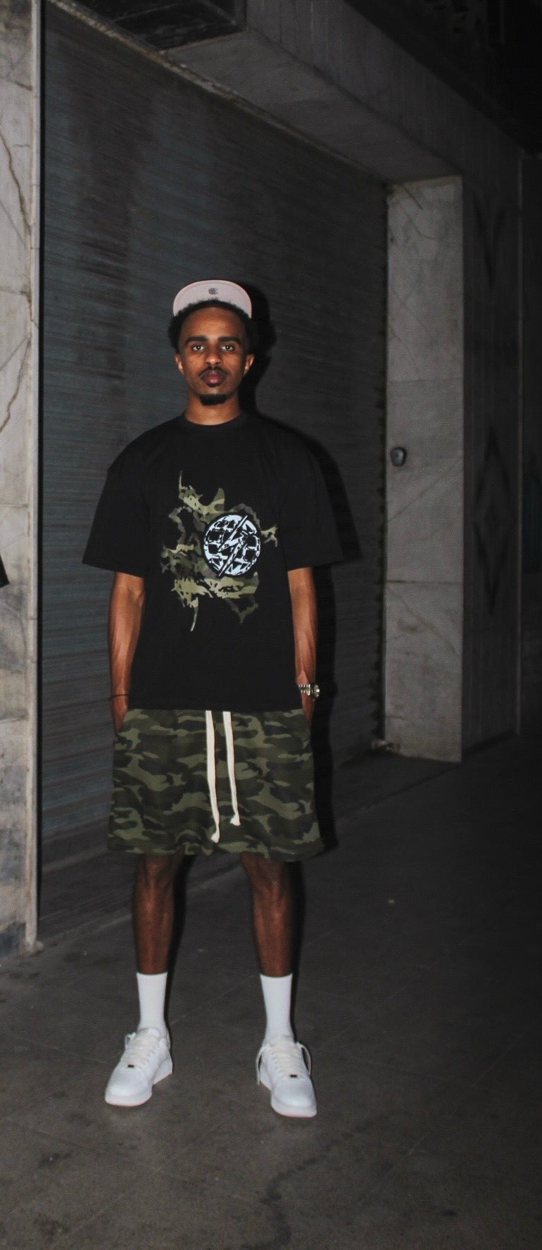 BLACK ARMOUR TEE